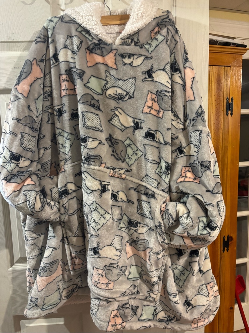 La Vie En Rose Grey Plush Hooded Cat Print Poncho